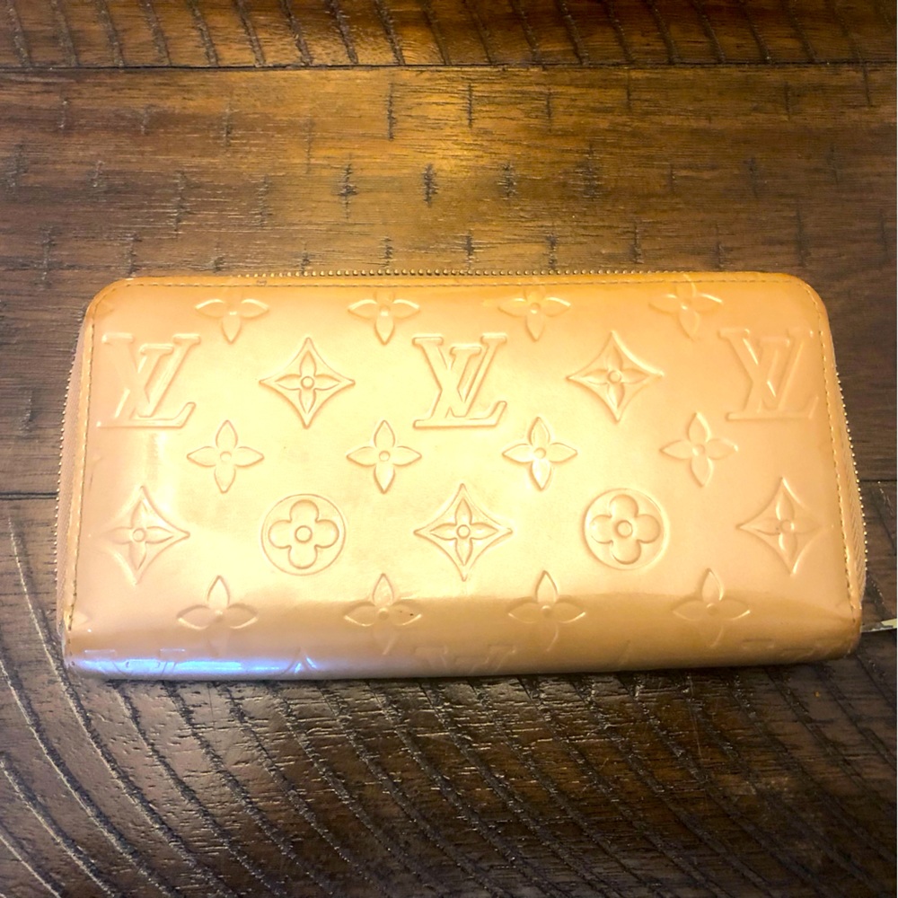 AUTHENTIC BEIGE Patent Leather Vernis LOUIS VUITTON Long Wallet.  Loved Gently.